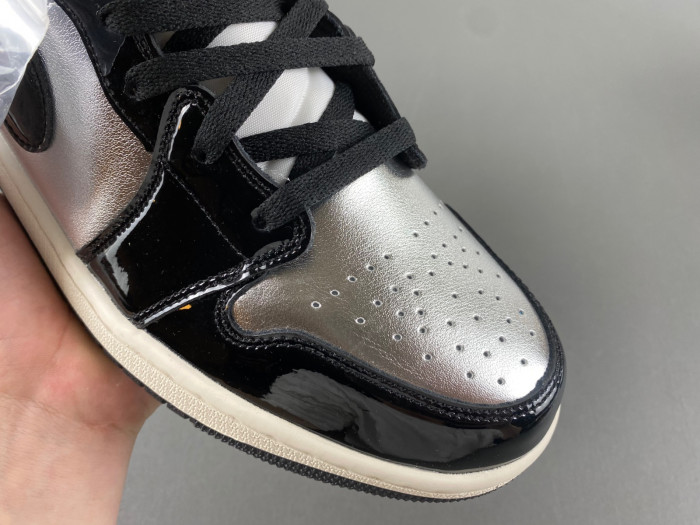 Air Jordan 1 Mid SE GS 