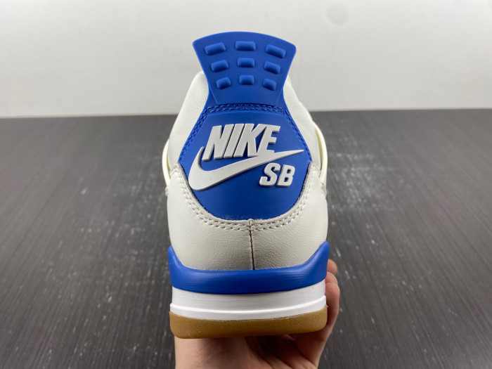 Nike SB x Air Jordan 4 “Sapphire”