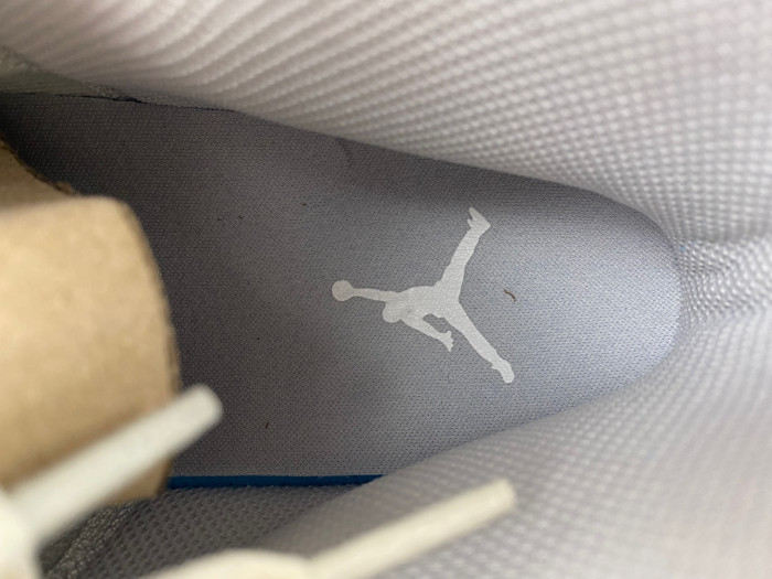 Air Jordan 1 Mid SE Neutral Grey Sail FQ7720-002