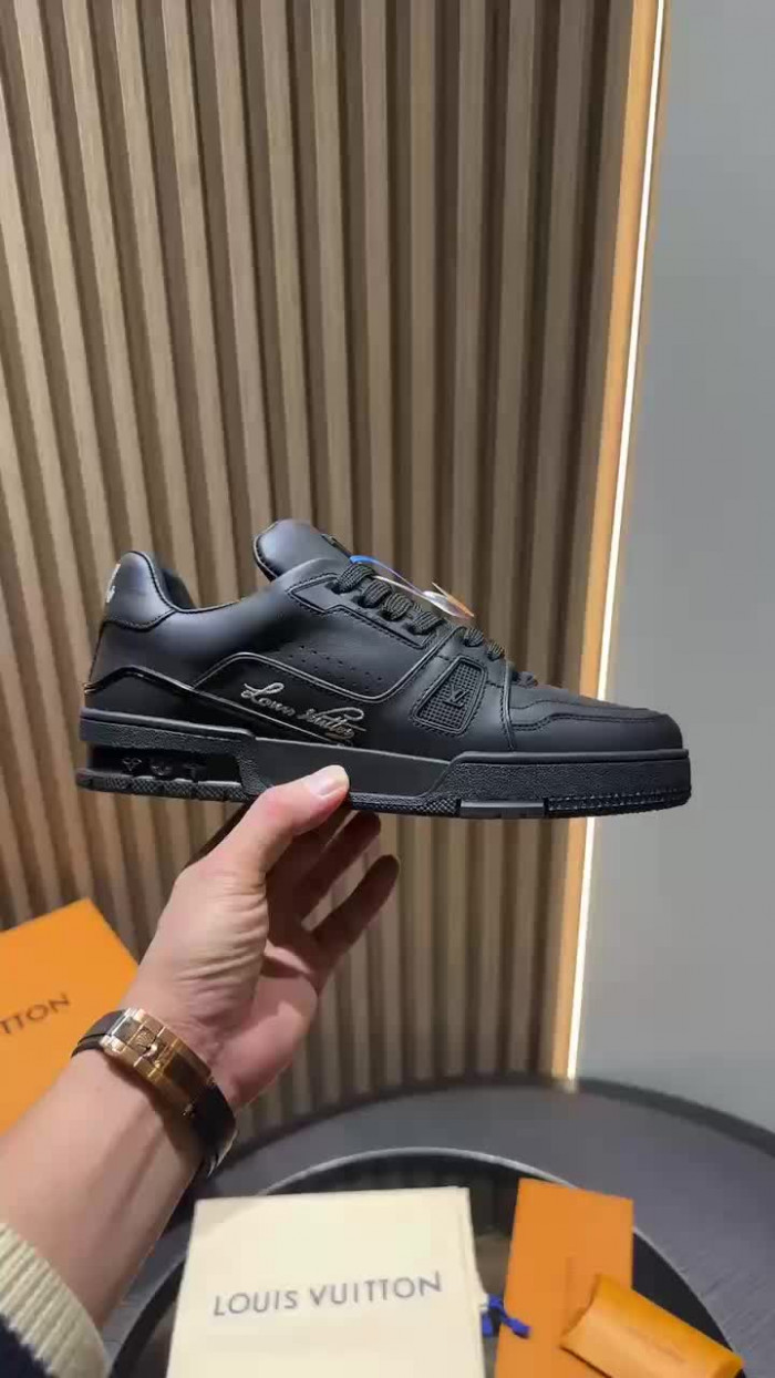 LV TRAINER SNEAKER LV-000603