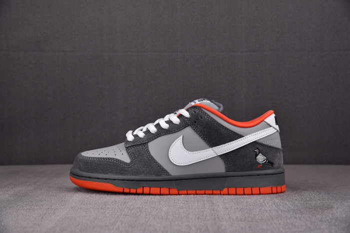 NIKE Jeff Staple Dunk Low Pro SB ''Pigeon'' 304292-011