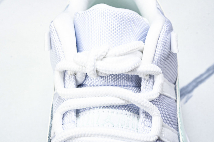 Wmns Air Jordan 11 Retro Low 