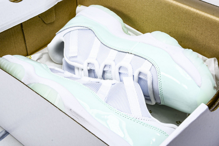 Wmns Air Jordan 11 Retro Low 