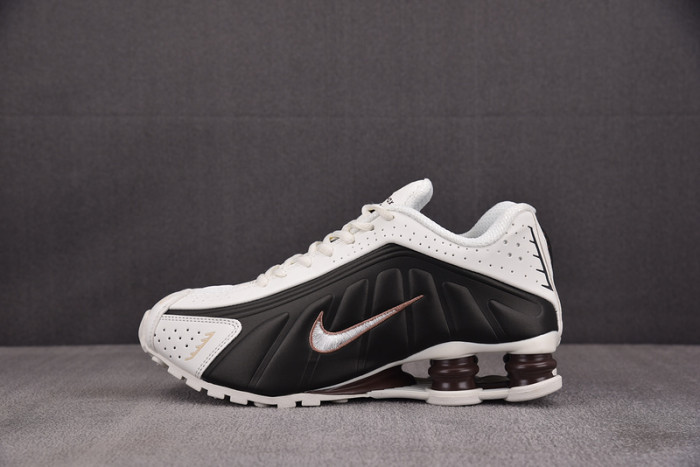 NIKE Shox R4 ''Sail Fauna Brown'' AR3565-104