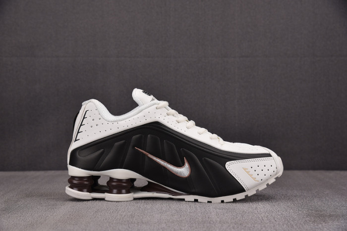 NIKE Shox R4 