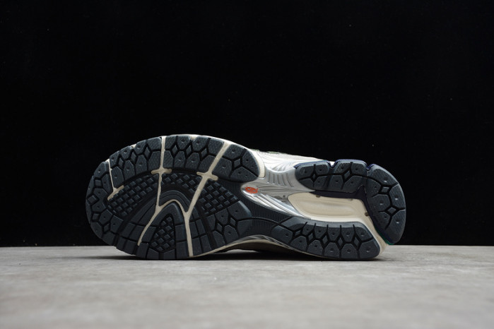 NEW BALANCE SNEAKER 005