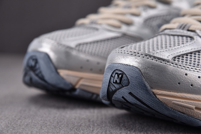 NEW BALANCE SNEAKER NB069