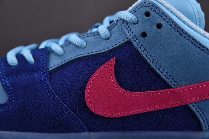 Nike SB Dunk Low Run The Jewels DO9404-400