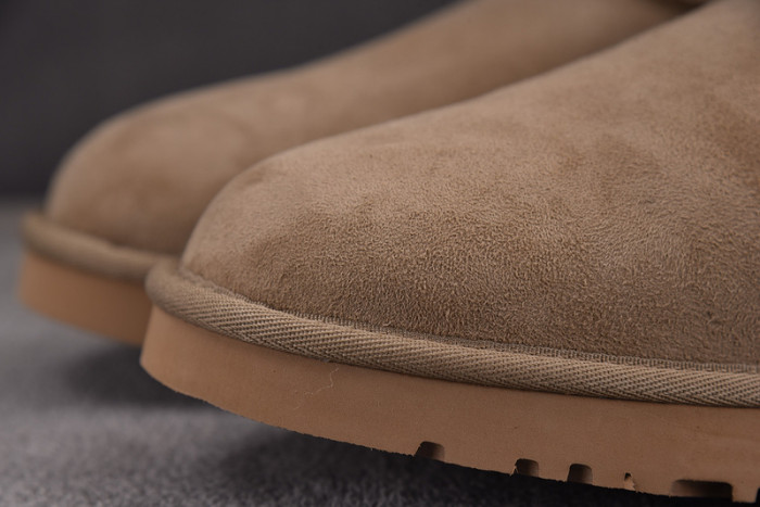 UGG Mini Bailey Button II