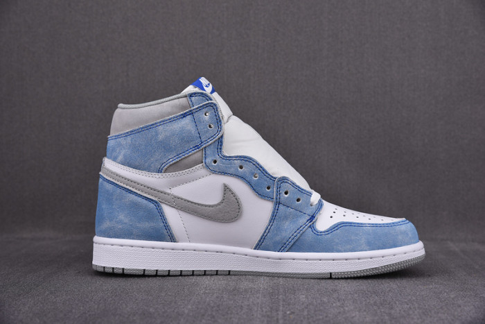 Air Jordan 1 High OG “Hyper Royal” 555088-402