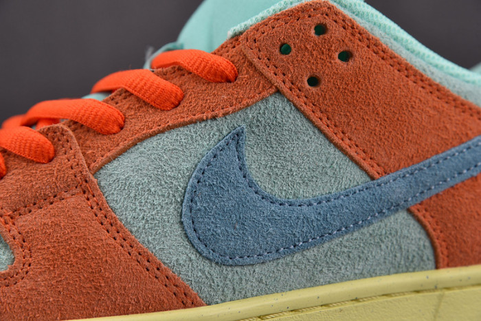 Nike SB Dunk Low Orange Emerald Rise DV5429-800
