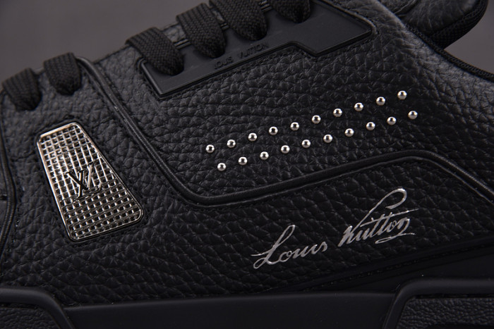 LV TRAINER SNEAKER LV-000568