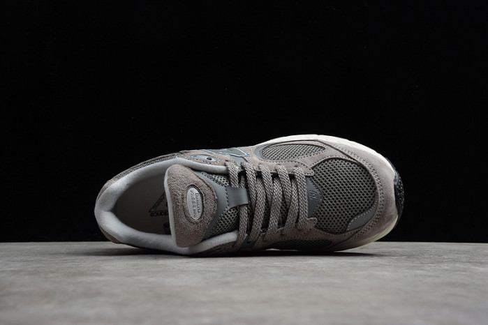 NEW BALANCE SNEAKER 002