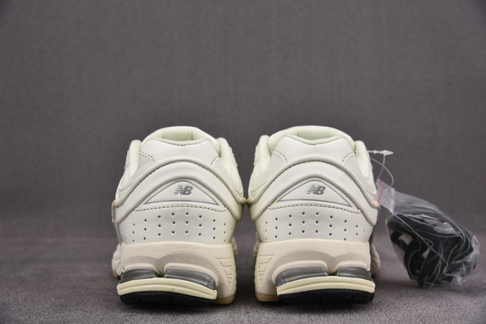 NEW BALANCE SNEAKER NB049