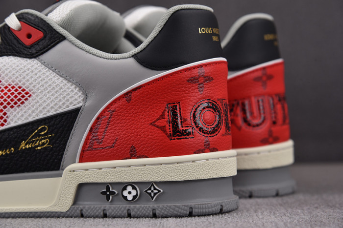 LV SNEAKER LV-000112