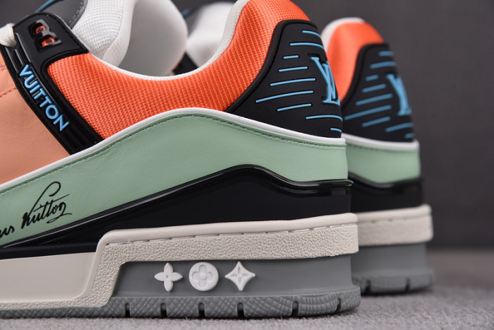 LV SNEAKER LV-000119