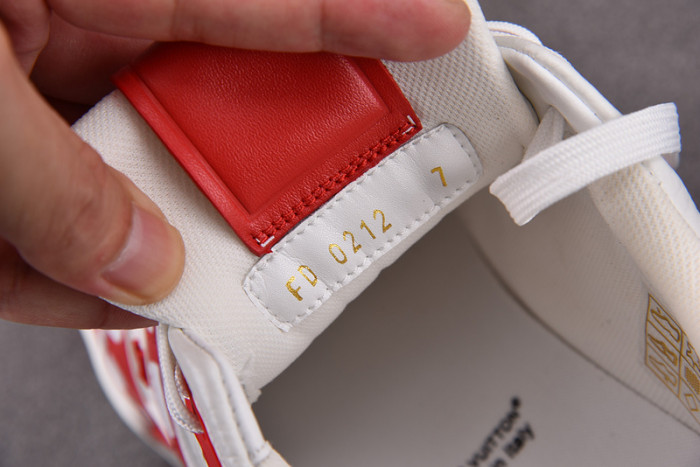 LV SNEAKER LV-000139