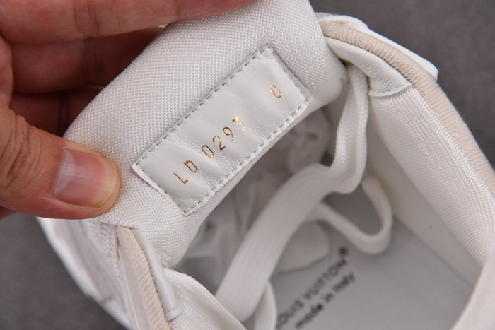 LV SNEAKER LV-000095