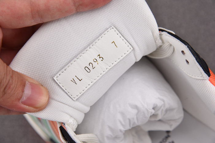 LV SNEAKER LV-000119