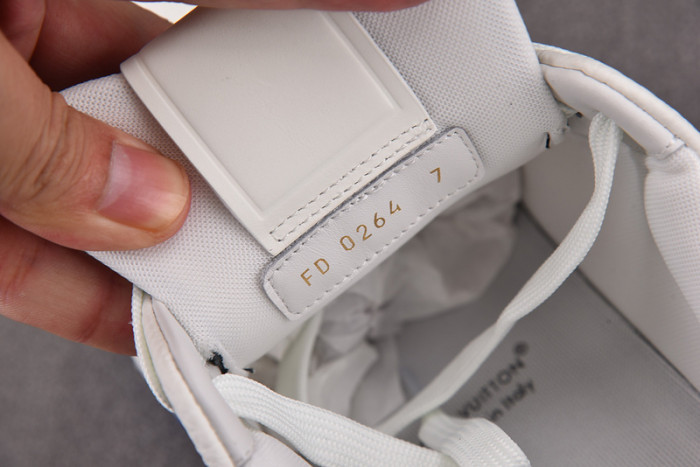 LV TRAINER SNEAKER LV-000562