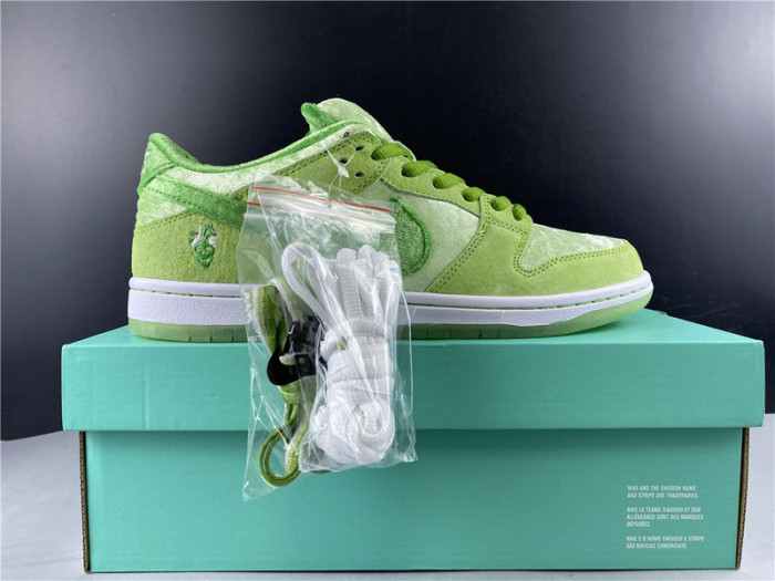 Nike Dunk SB Low strangelove green CT2552-300