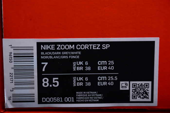 Kaws x Sacai x Nk Zoom Cortez 4.0 DQ0581-001