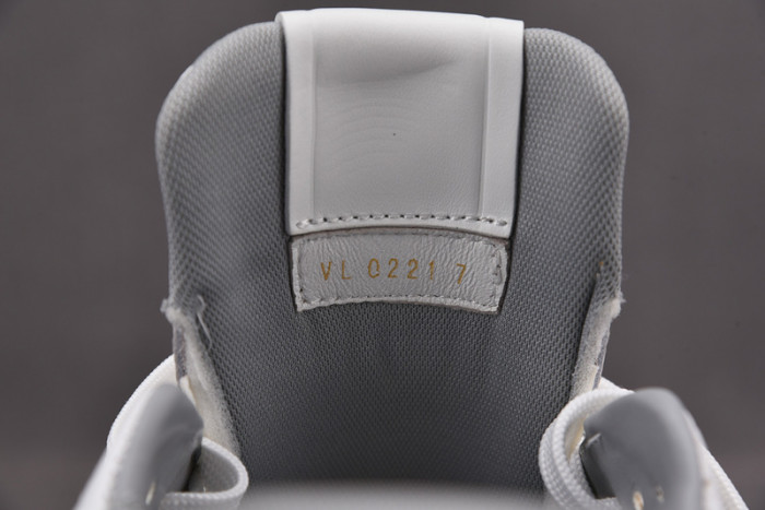 LV SNEAKER LV-000098