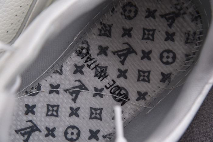 LV SNEAKER LV-000102