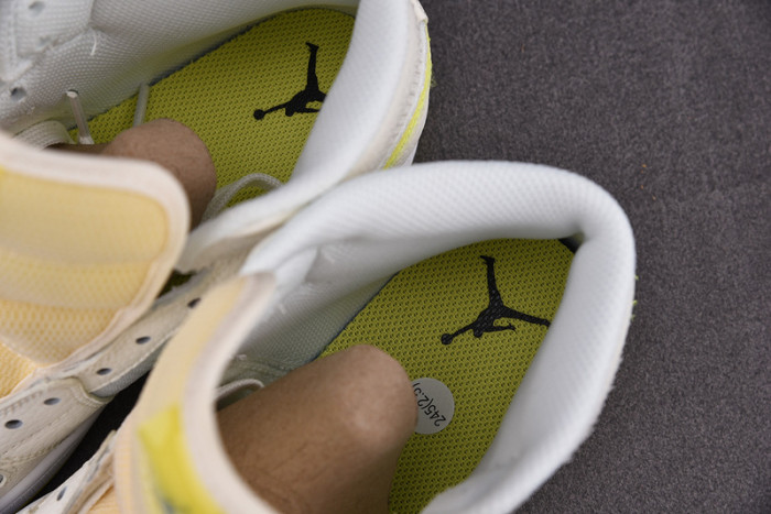 WMNS AIR JORDAN 1 MID SE 