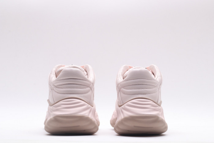 G*u*i* trainer sneaker117