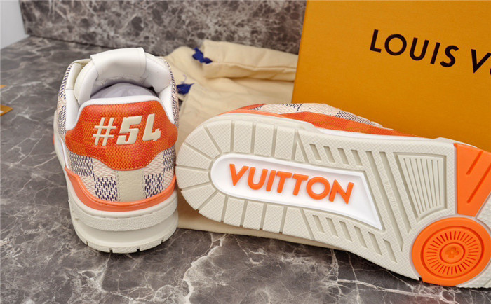 LV SNEAKER LV-000160