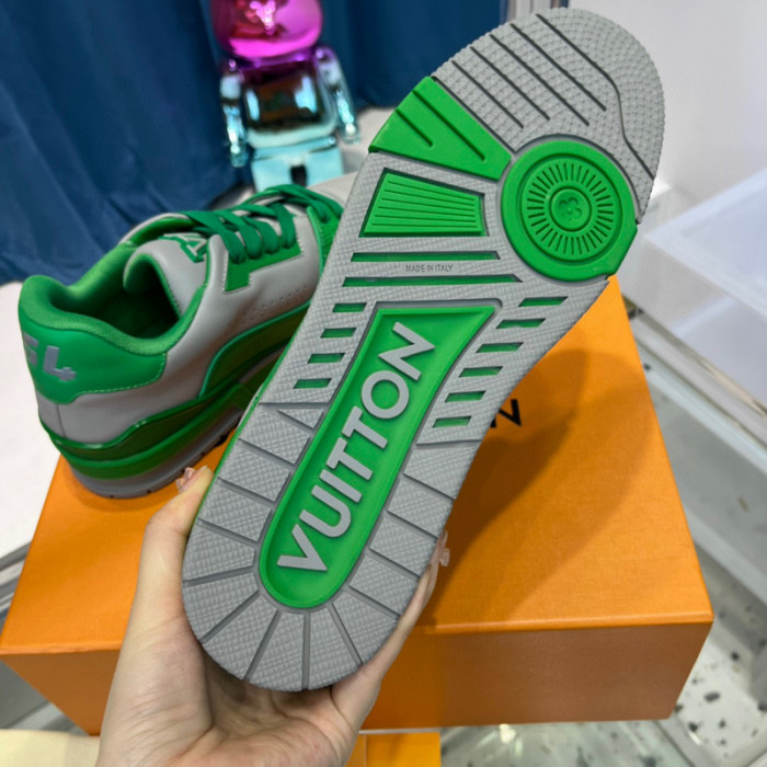 LV SNEAKER LV-000377