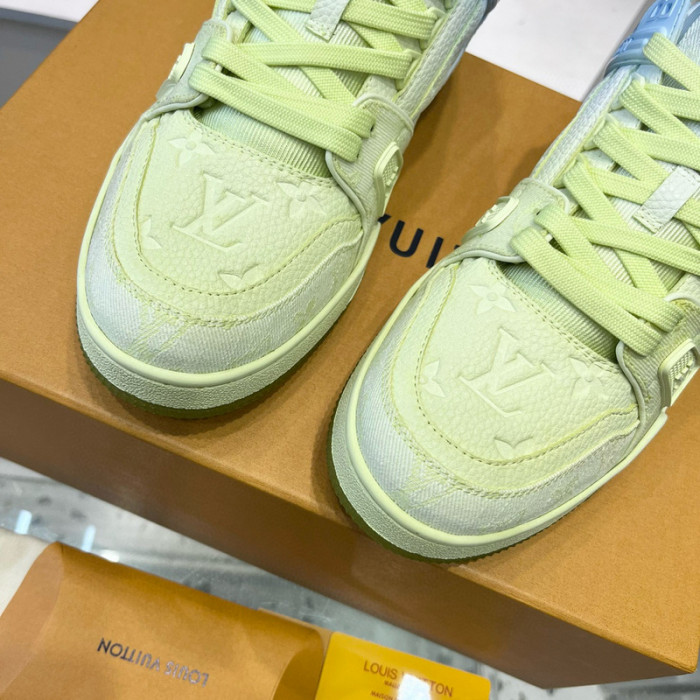 LV SNEAKER LV-000420