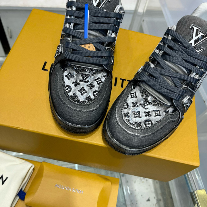 LV SNEAKER LV-000468
