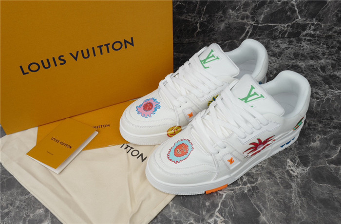 LV SNEAKER LV-000211