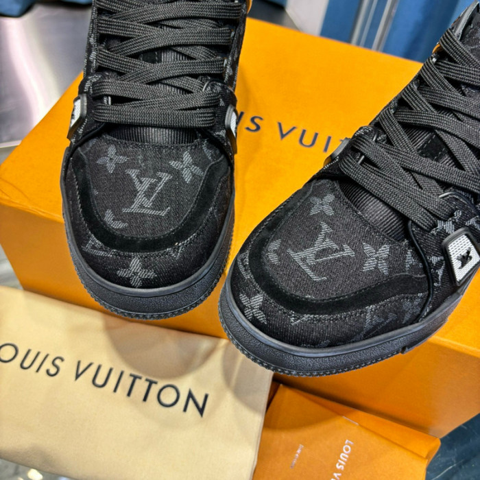 LV SNEAKER LV-000517