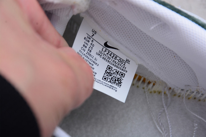 Nike SB Dunk Low "Kobe"