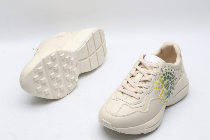 G*u*i* trainer sneaker112