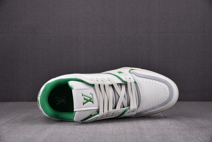 LV SNEAKER LV-000130