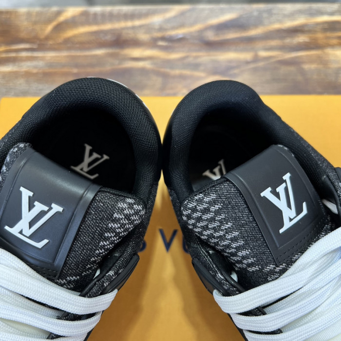 LV SNEAKER LV-000540
