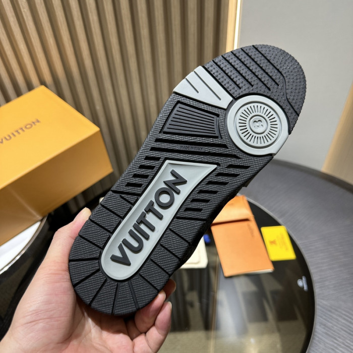 LV TRAINER SNEAKER LV-000574