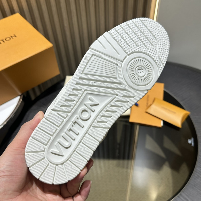LV TRAINER SNEAKER LV-000604