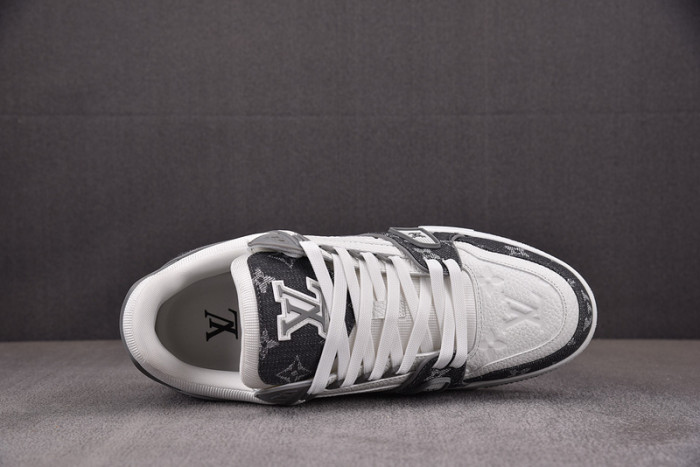 LV TRAINER SNEAKER LV-000576