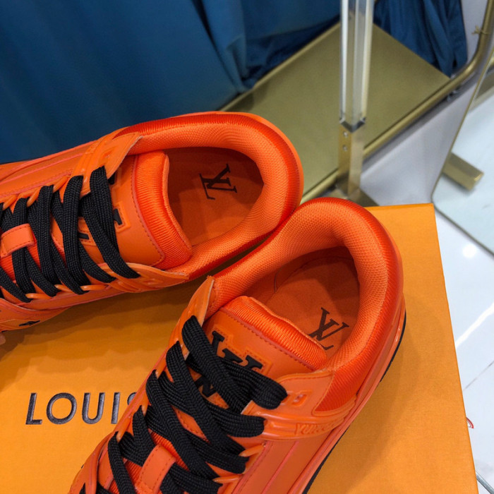 LV SNEAKER LV-000316