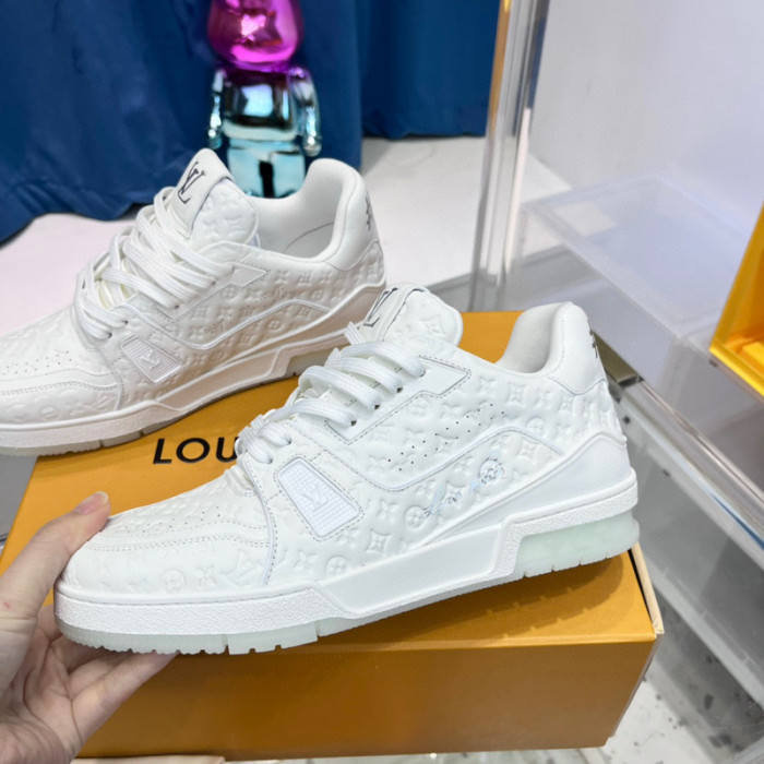 LV SNEAKER LV-000390