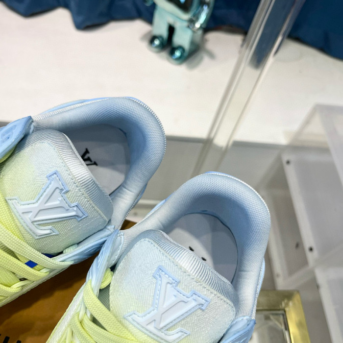 LV SNEAKER LV-000420