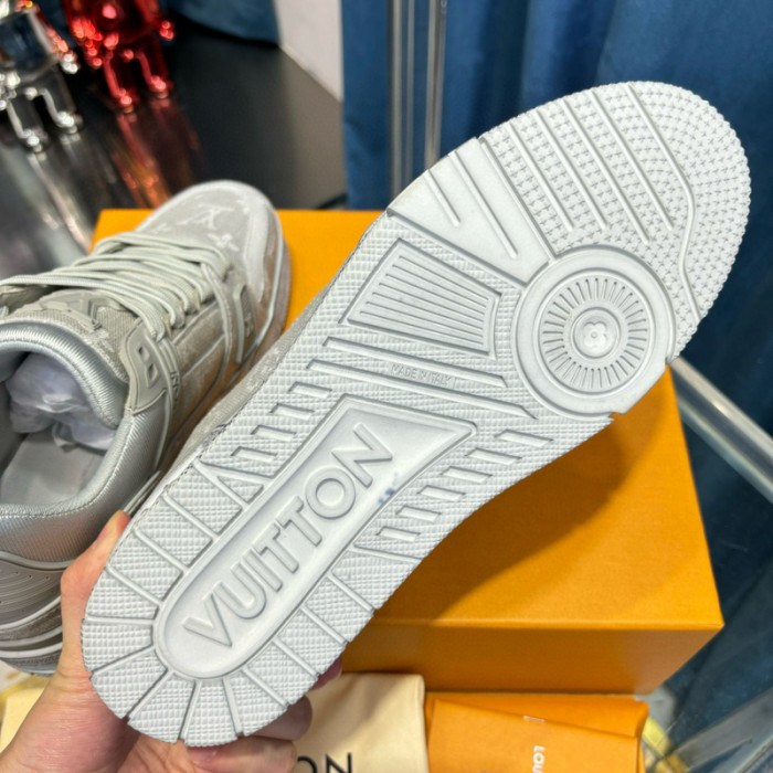 LV SNEAKER LV-000516