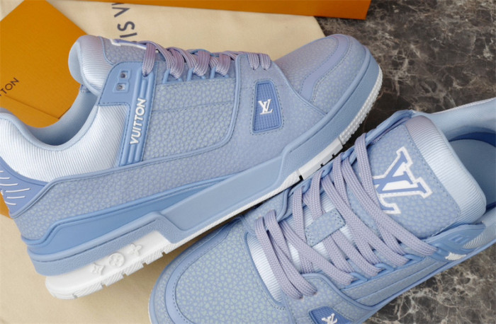 LV SNEAKER LV-000181