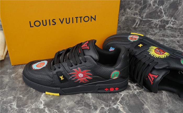 LV SNEAKER LV-000217