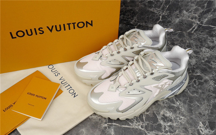 LV SNEAKER LV-000221